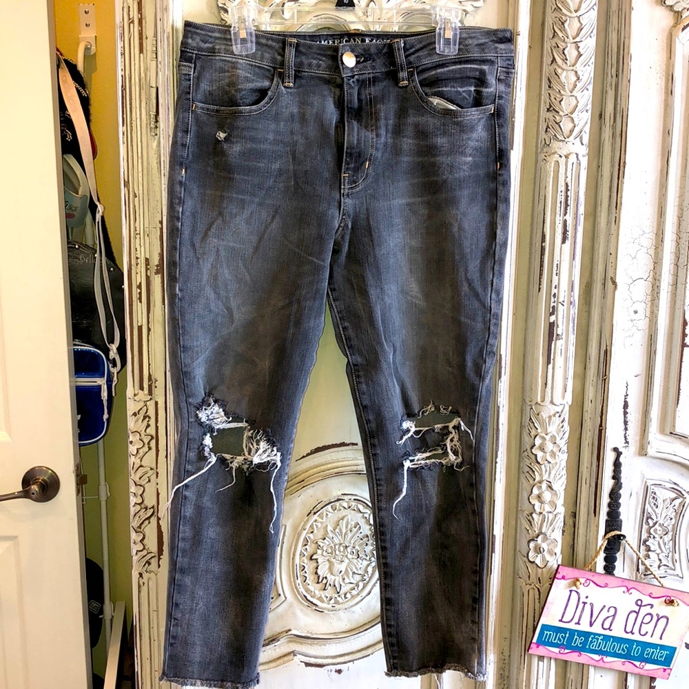 Cropped Frayed Jeans